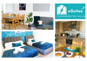 Tudors eSuites Two Bedroom 5 Beds & Balcony